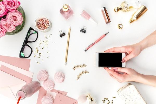 Có nên dùng mỹ phẩm khi đang cho con bú? cẩn thận khi dùng serum cho bà bầu dưỡng da