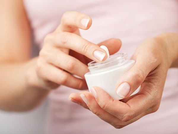 Mẹ cho con bú có nên dùng mỹ phẩm?