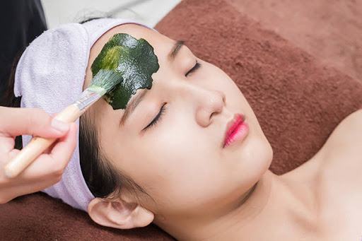 Có nên cấy tảo xoắn cho da?